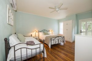 The Laurel guest room with queen, twin, and trundle beds.