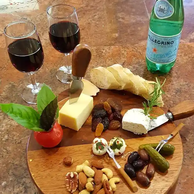 bed-and-breakfast-dining Tuxedo Park Bed & Breakfast St. Louis